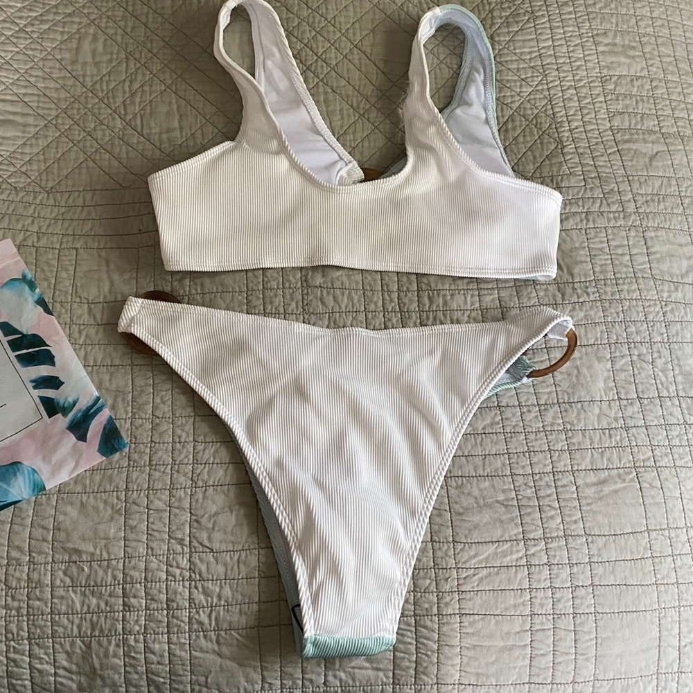 Bikini - Picture 2 of 2